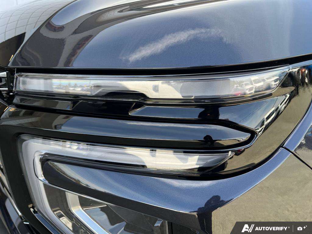 2025 Chevrolet Suburban — photo 8 of 25