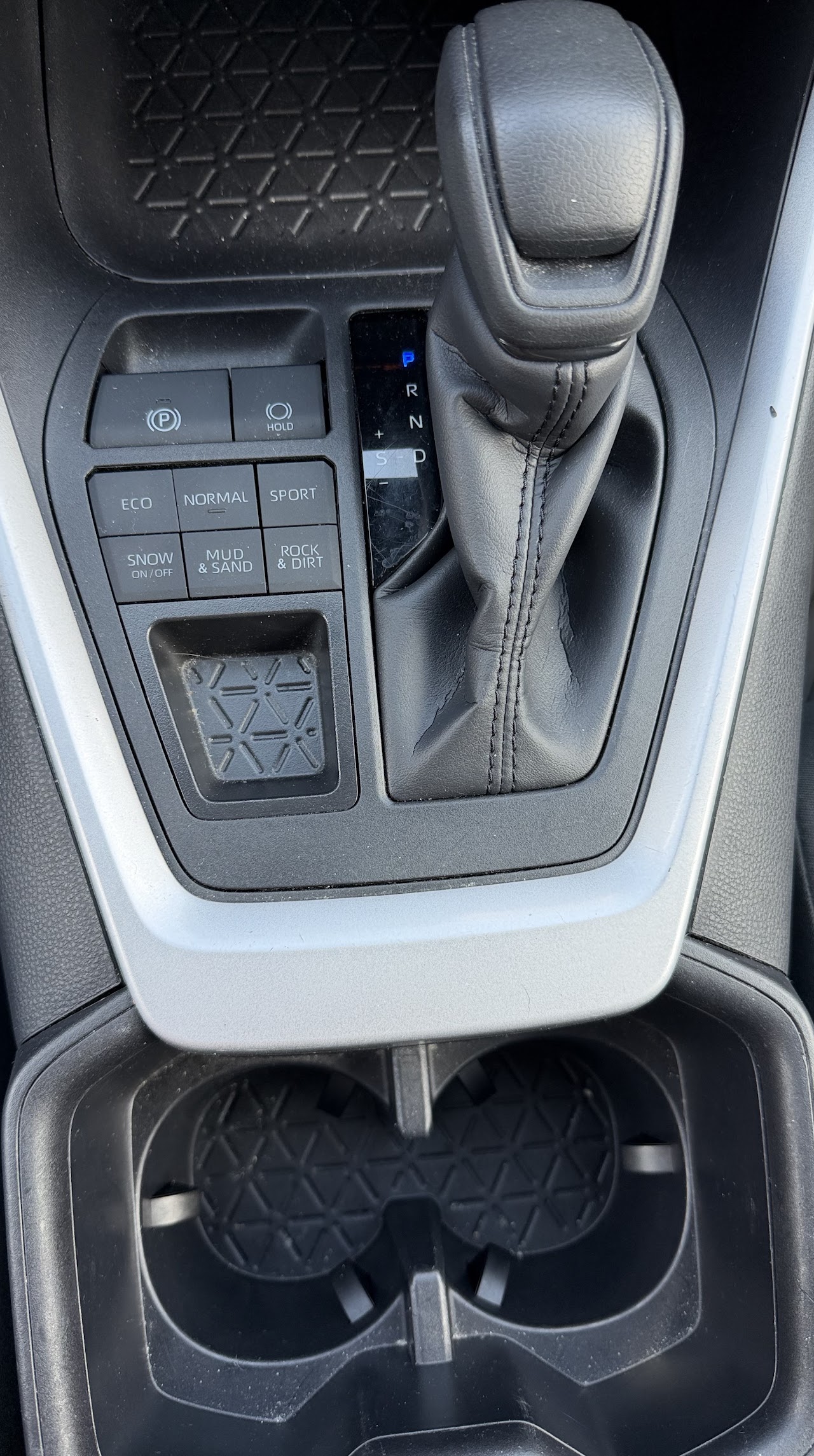 2025 Toyota RAV4 — photo 16 of 47