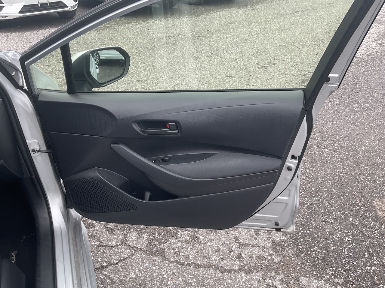 2025 Toyota Corolla — photo 31 of 34
