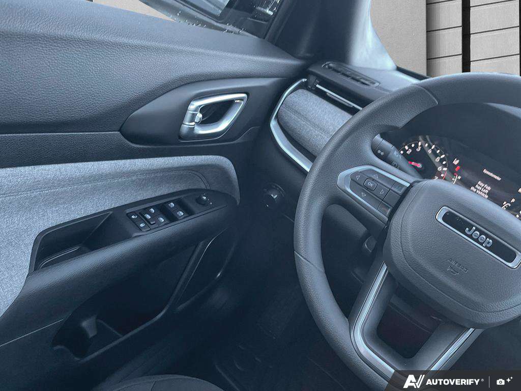 2026 Jeep Compass — photo 17 de 25
