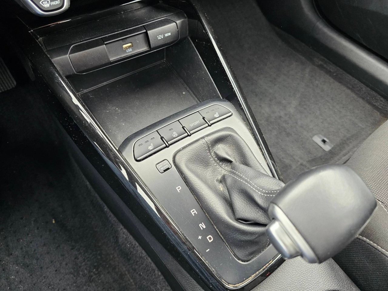 2023 Kia Rio 5-door — photo 11 of 18
