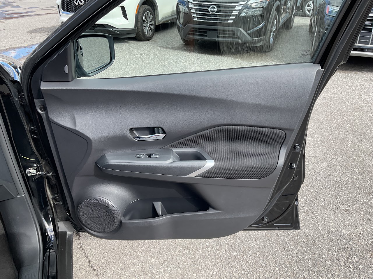 2025 Nissan Kicks Play — photo 18 of 34
