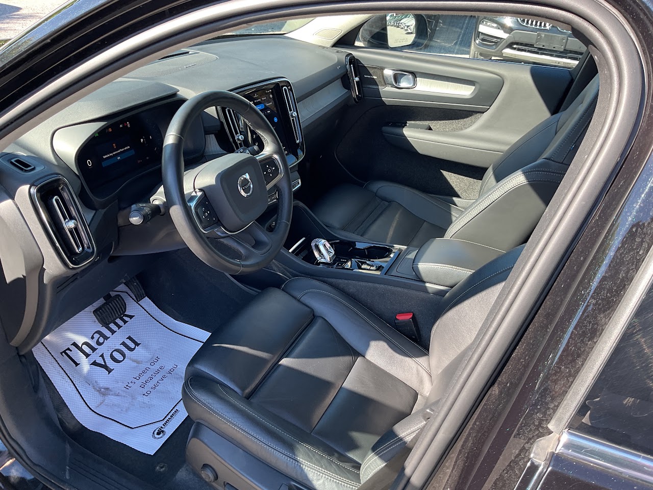 2024 Volvo XC40 — photo 21 of 34