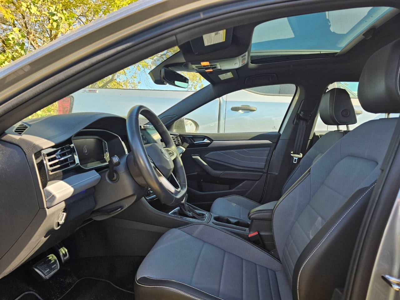 2025 Volkswagen Jetta — photo 11 of 26
