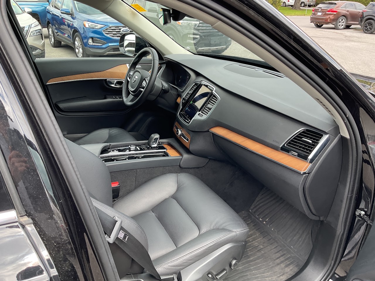 2024 Volvo XC90 — photo 22 of 34