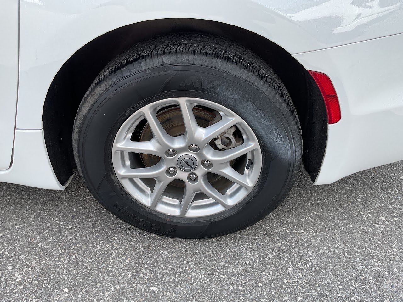 2024 Chrysler Pacifica — photo 17 of 34