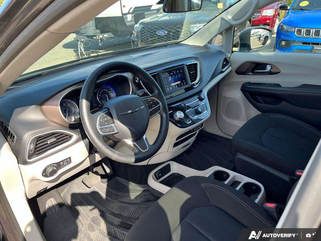 2021 Chrysler Grand Caravan — photo 13 of 25