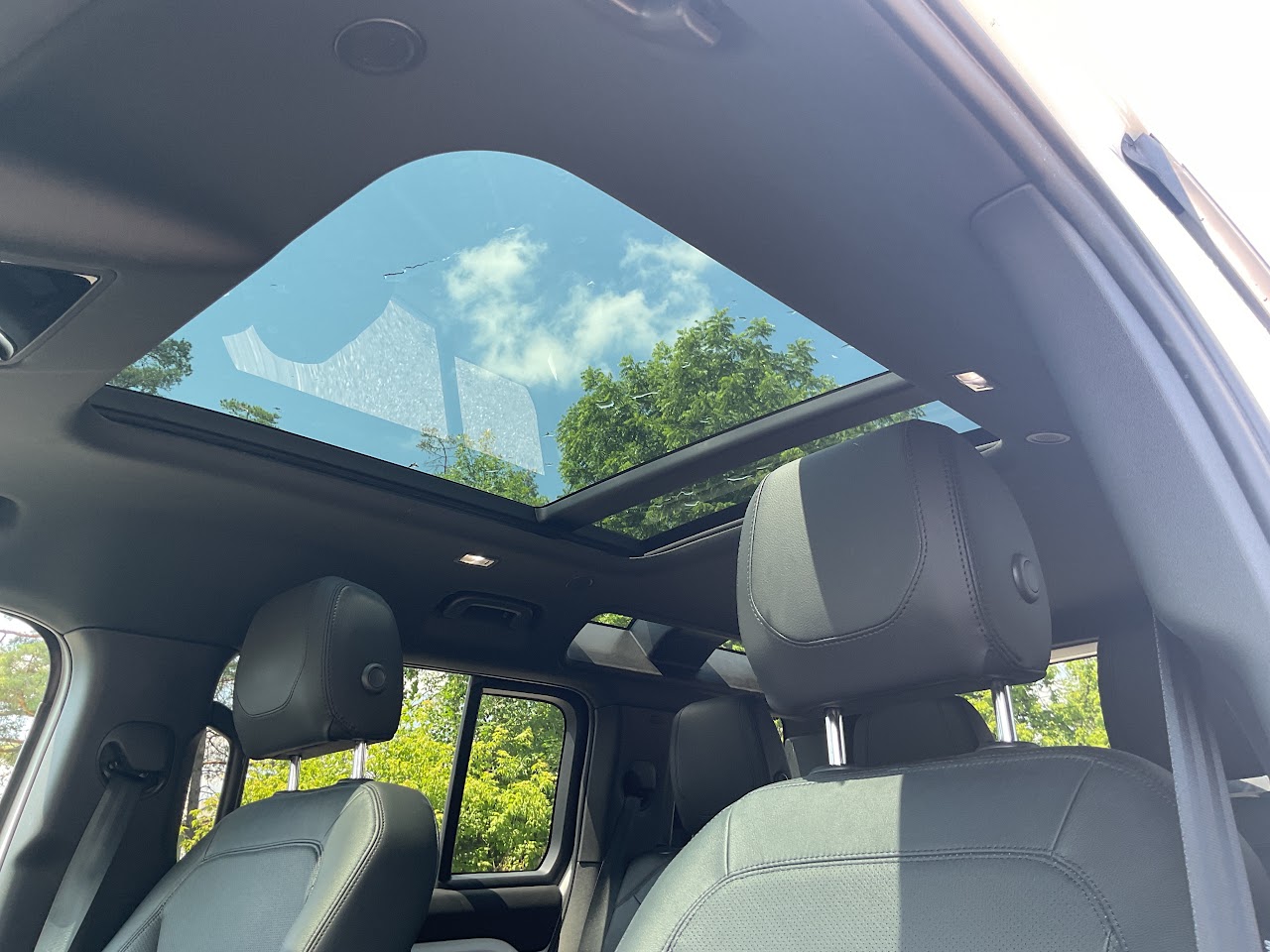 2024 Land Rover Defender — photo 32 of 34
