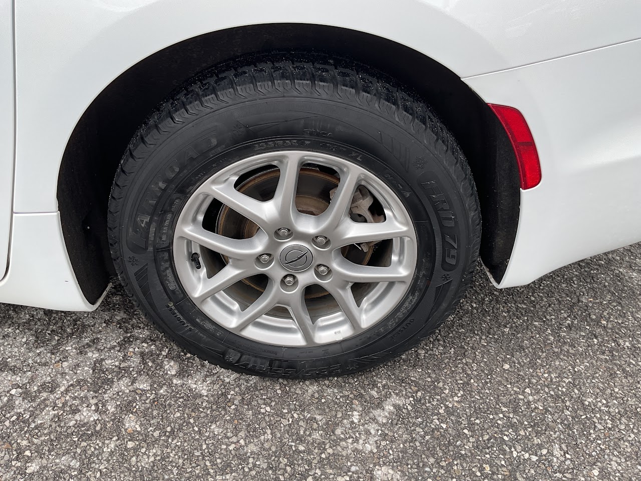 2024 Chrysler Pacifica — photo 16 of 35