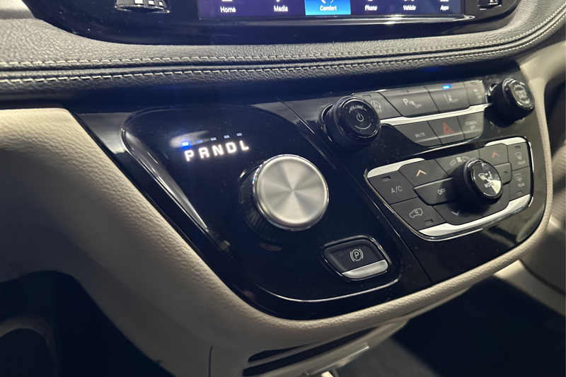 2023 Chrysler Pacifica — photo 32 of 33