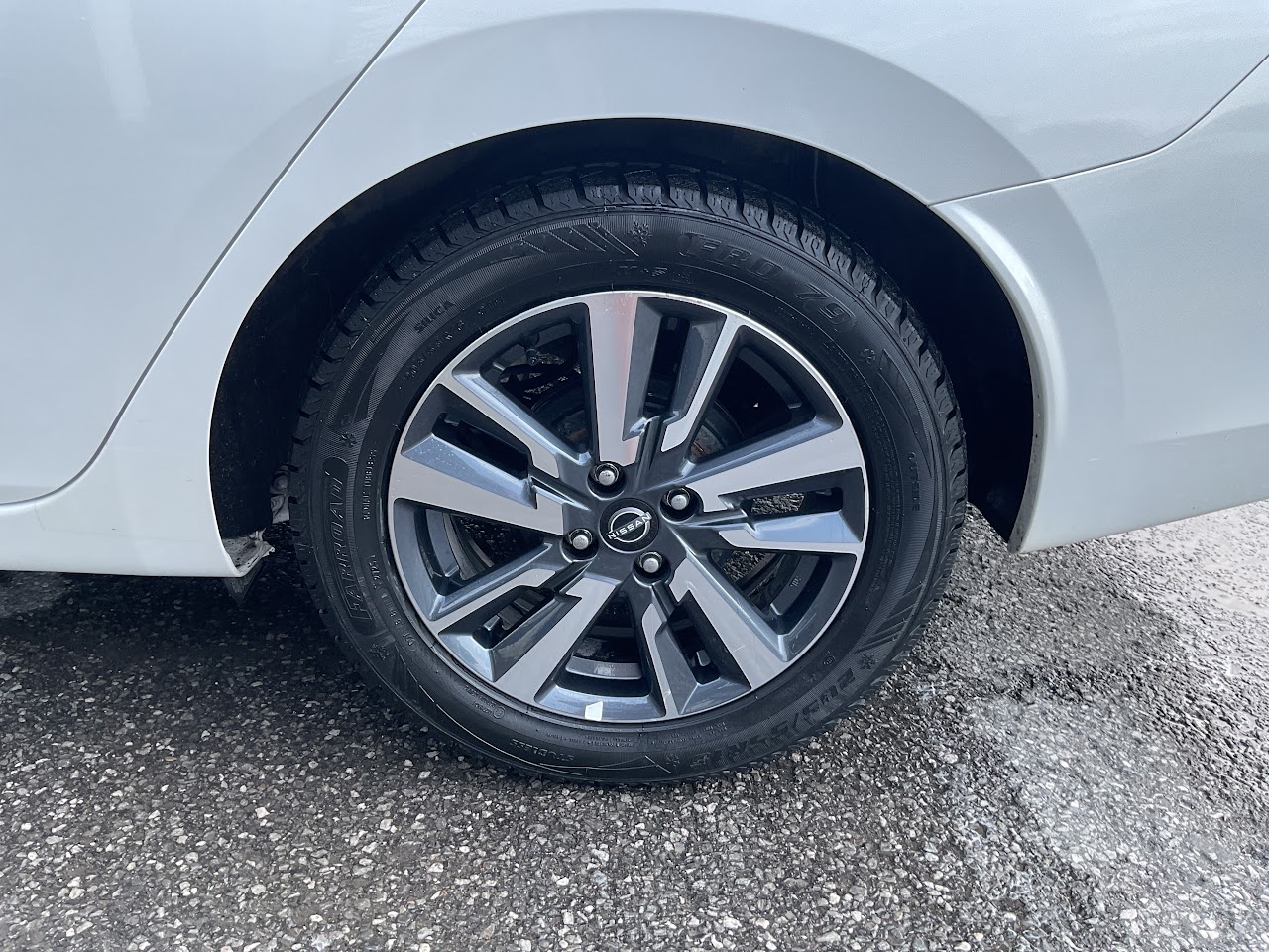 2025 Nissan Versa — photo 12 of 34