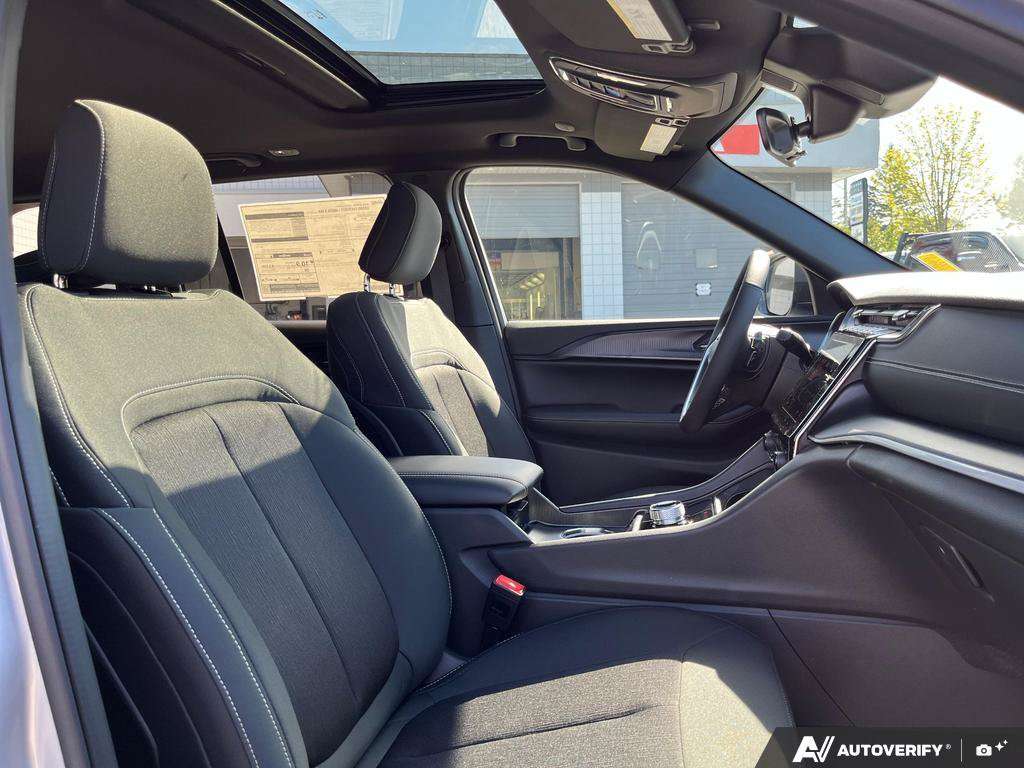 2026 Jeep Grand Cherokee — photo 22 of 25