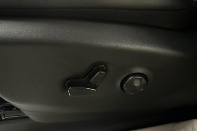 2023 Chrysler Pacifica — photo 26 of 27