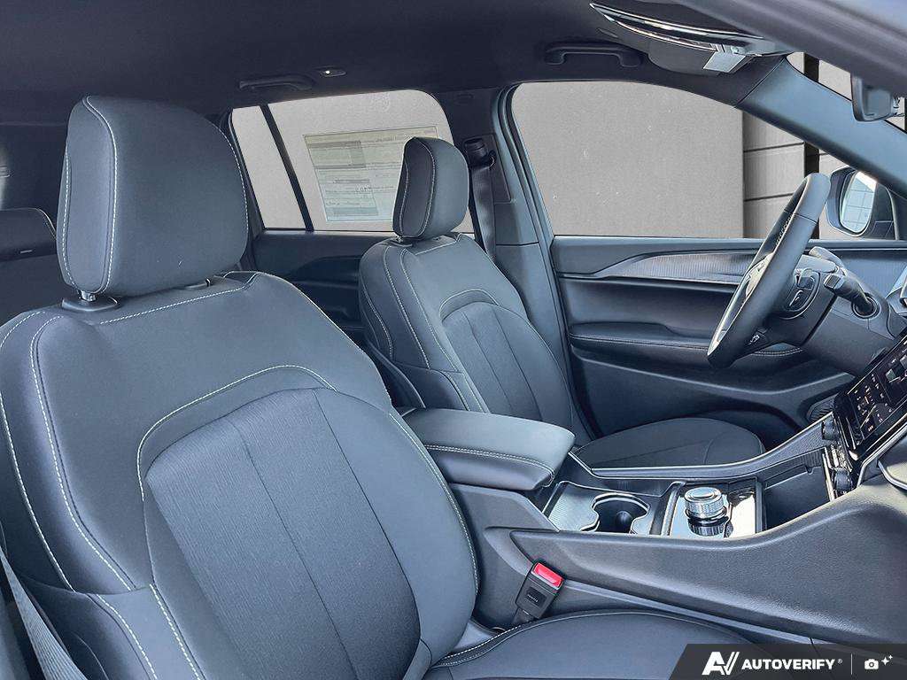 2025 Jeep Grand Cherokee — photo 28 de 31