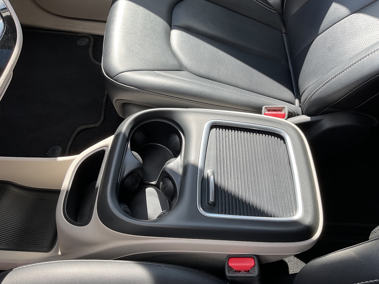 2024 Chrysler Pacifica — photo 26 of 34