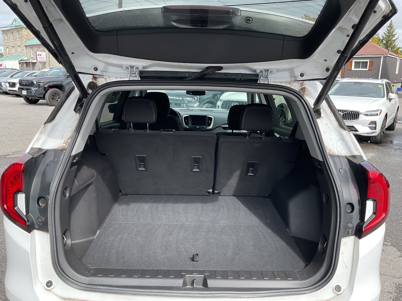 2022 GMC Terrain — photo 20 of 34