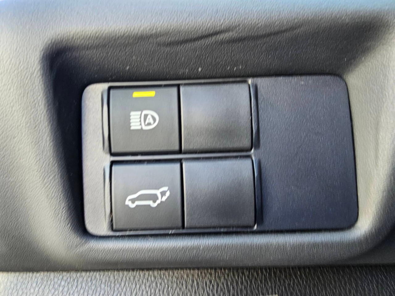 2021 Toyota Highlander — photo 20 of 27