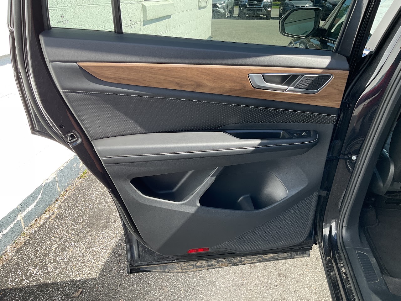 2024 Volkswagen Atlas — photo 18 of 21