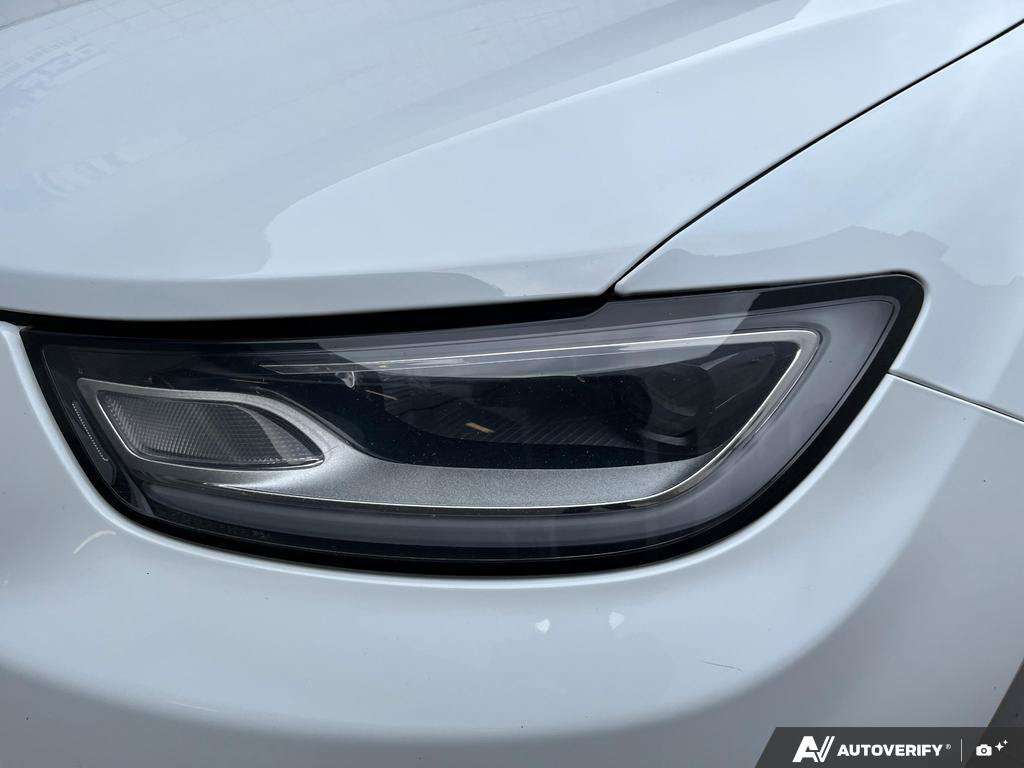 2023 Chrysler Pacifica — photo 8 of 25