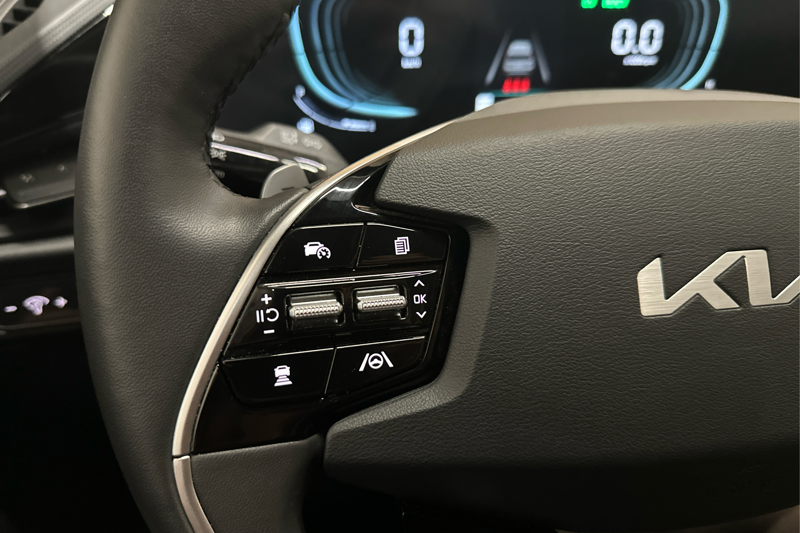 2025 Kia Niro Hybrid — photo 23 of 27