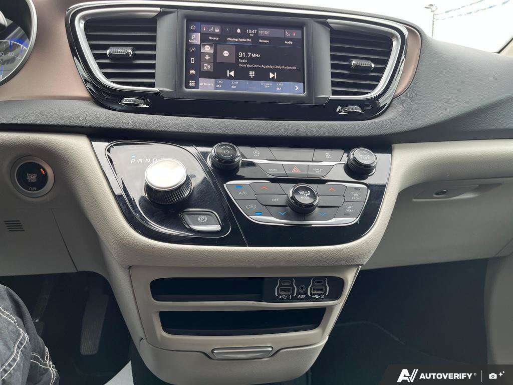 2024 Chrysler Grand Caravan — photo 19 of 25