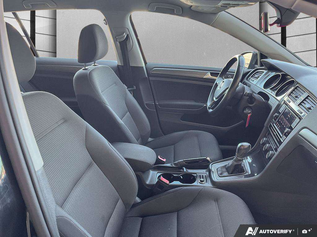 2019 Volkswagen Golf SportWagen — photo 21 of 25