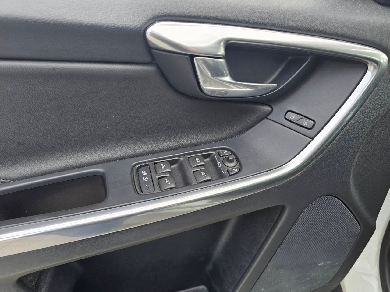 2017 Volvo XC60 — photo 18 de 23