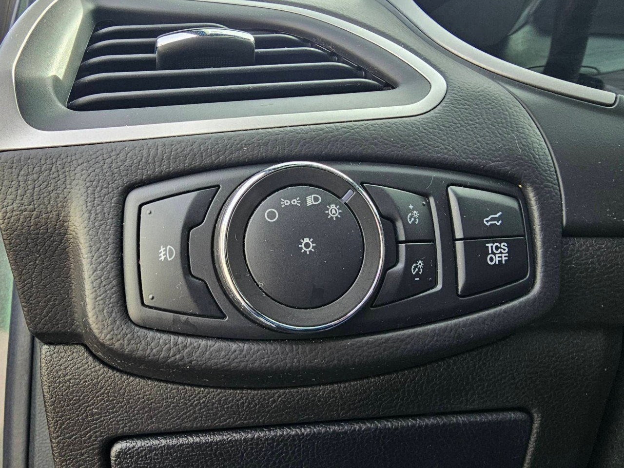 2020 Ford Edge — photo 18 de 24