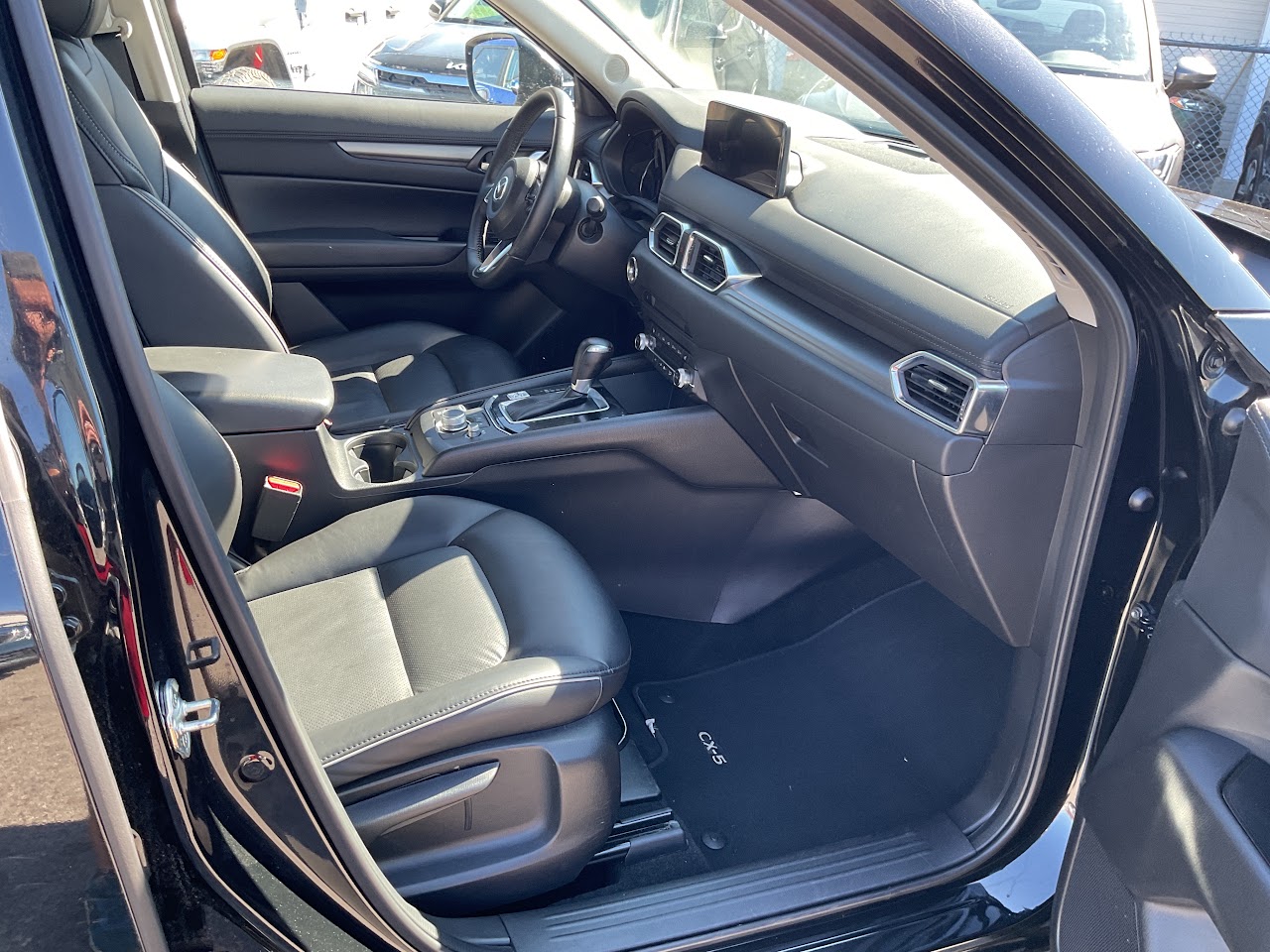 2025 Mazda CX-5 — photo 23 of 34