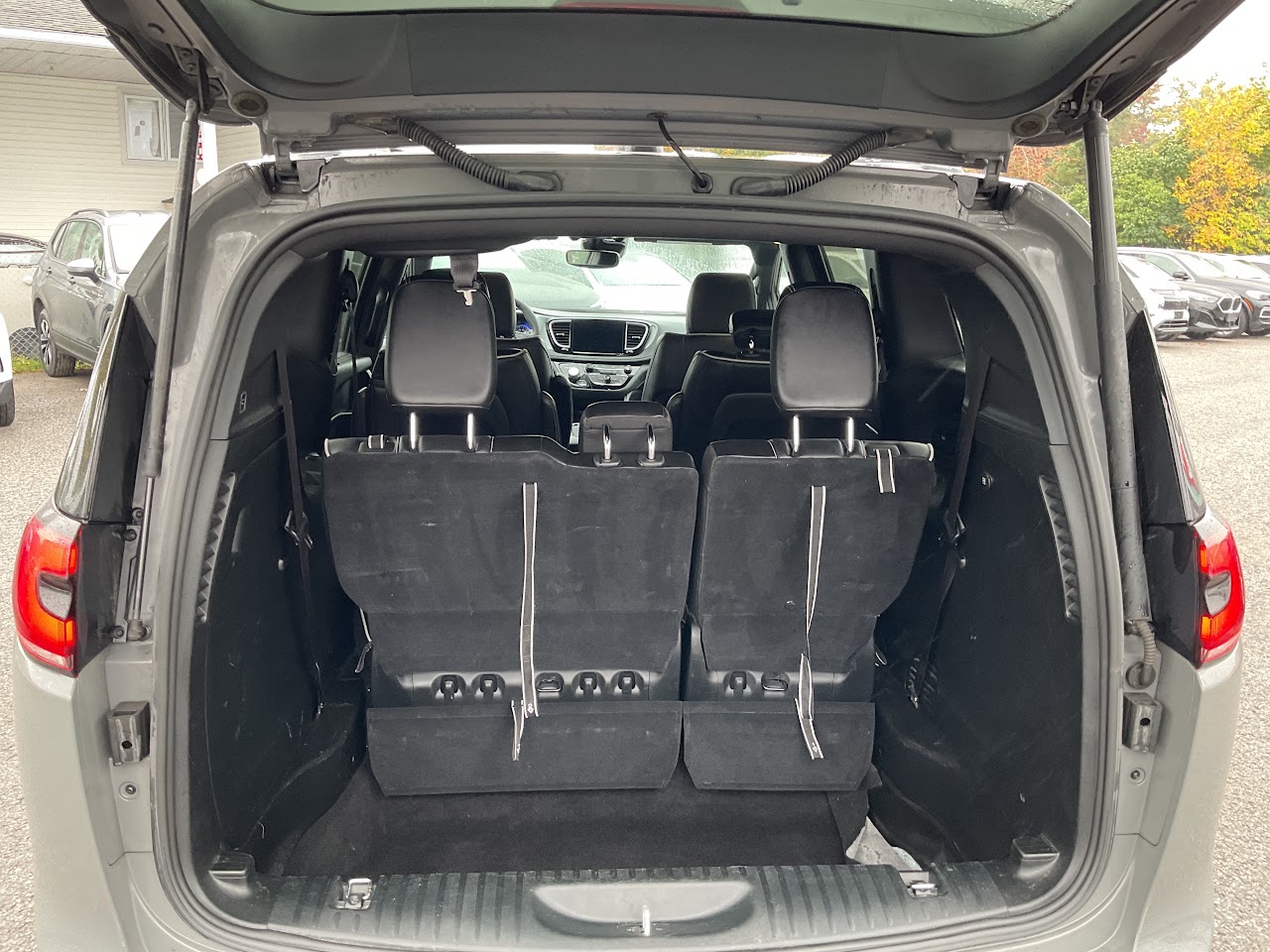 2025 Chrysler Pacifica — photo 29 of 34