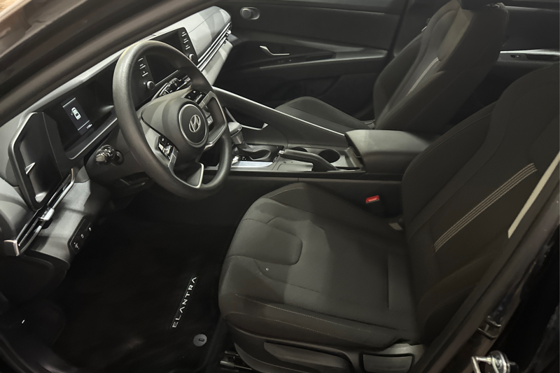 2026 Hyundai Elantra — photo 12 de 32
