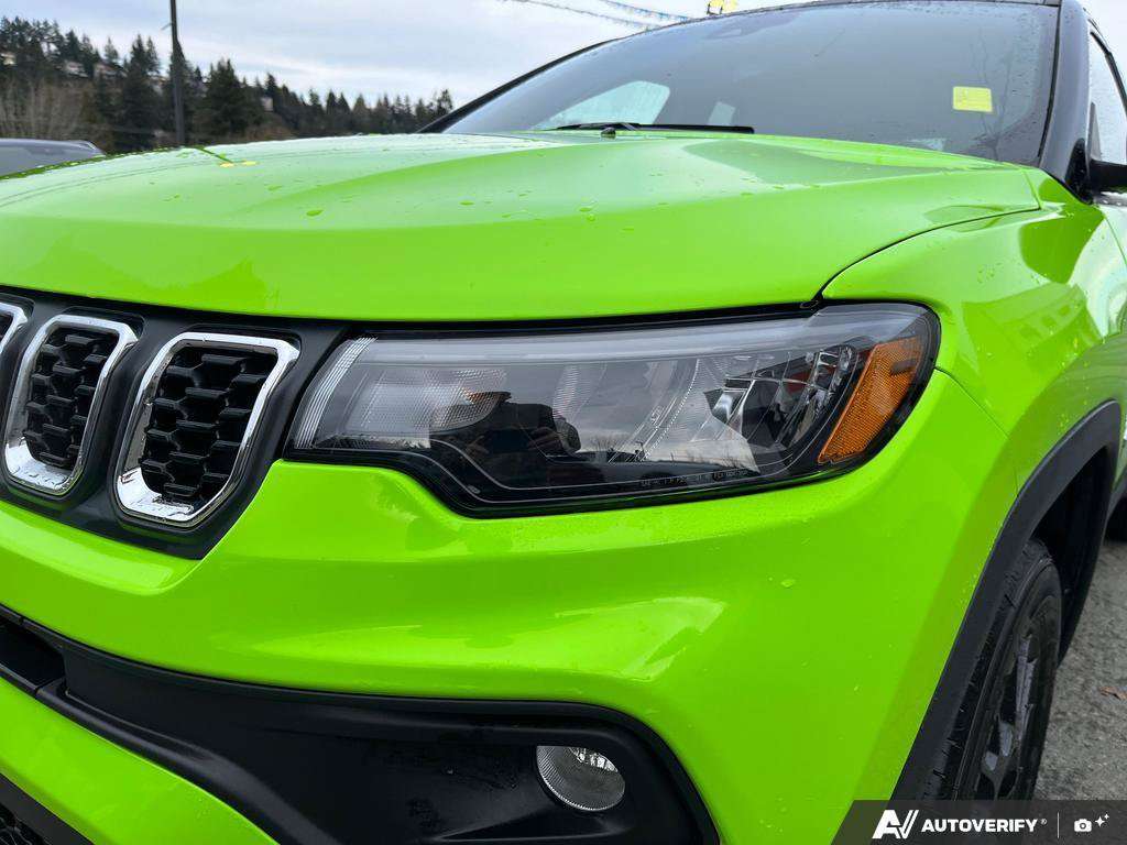 2025 Jeep Compass — photo 8 of 25