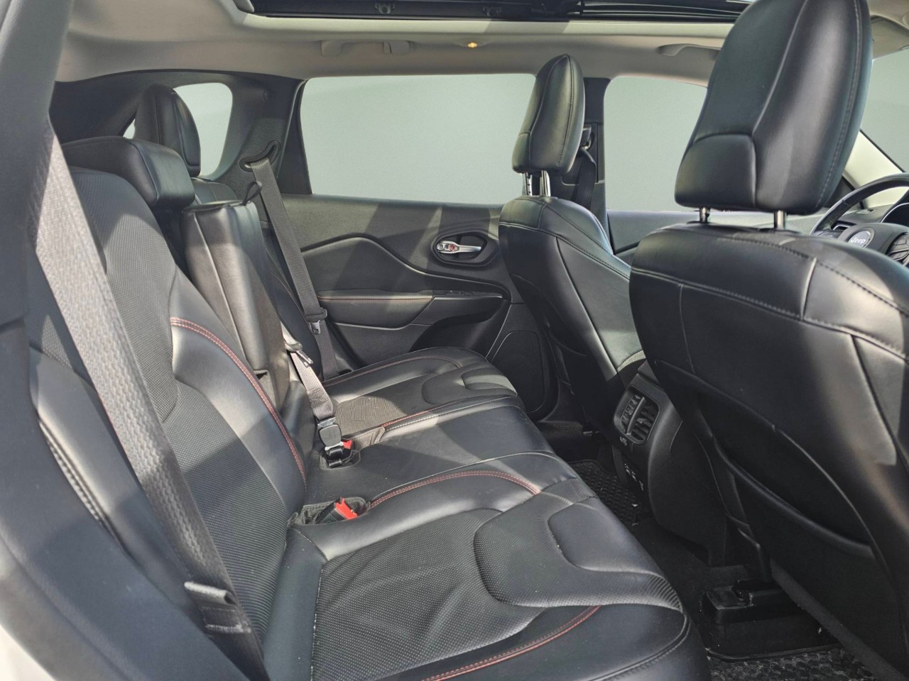 2021 Jeep Cherokee — photo 20 of 22