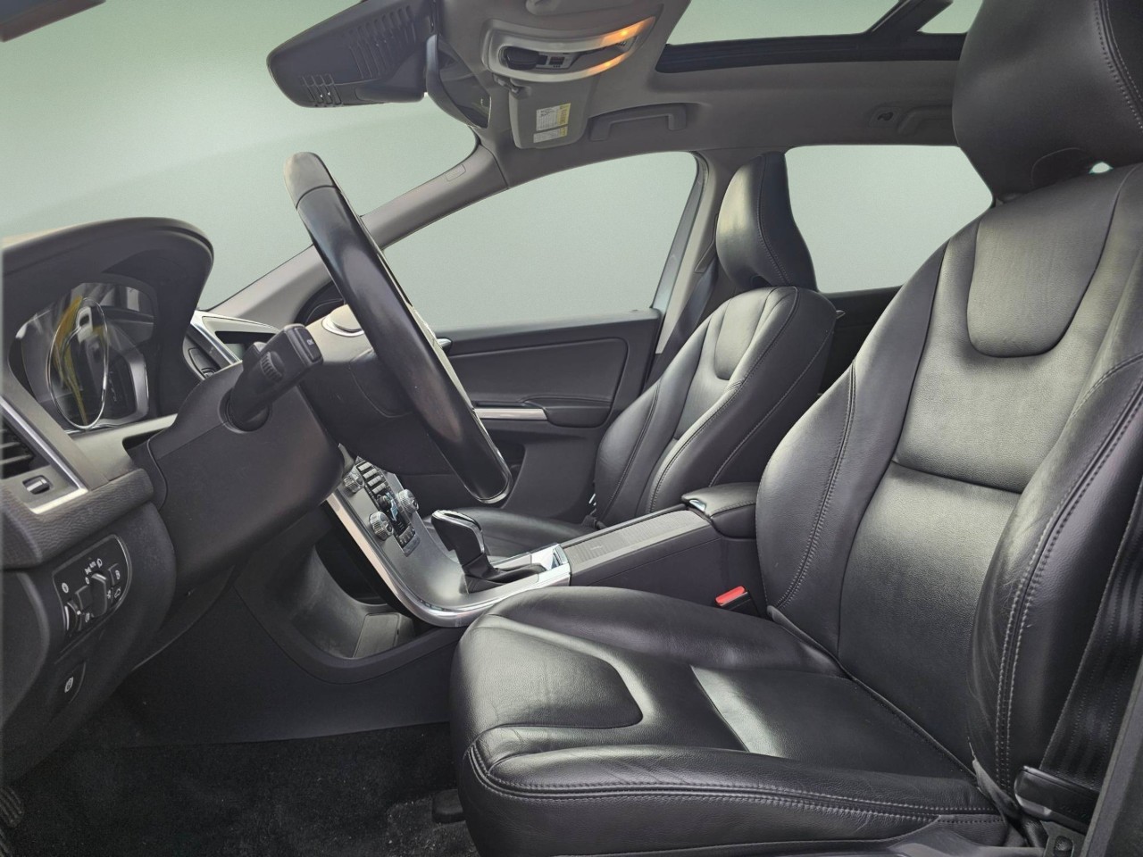2017 Volvo XC60 — photo 8 de 23