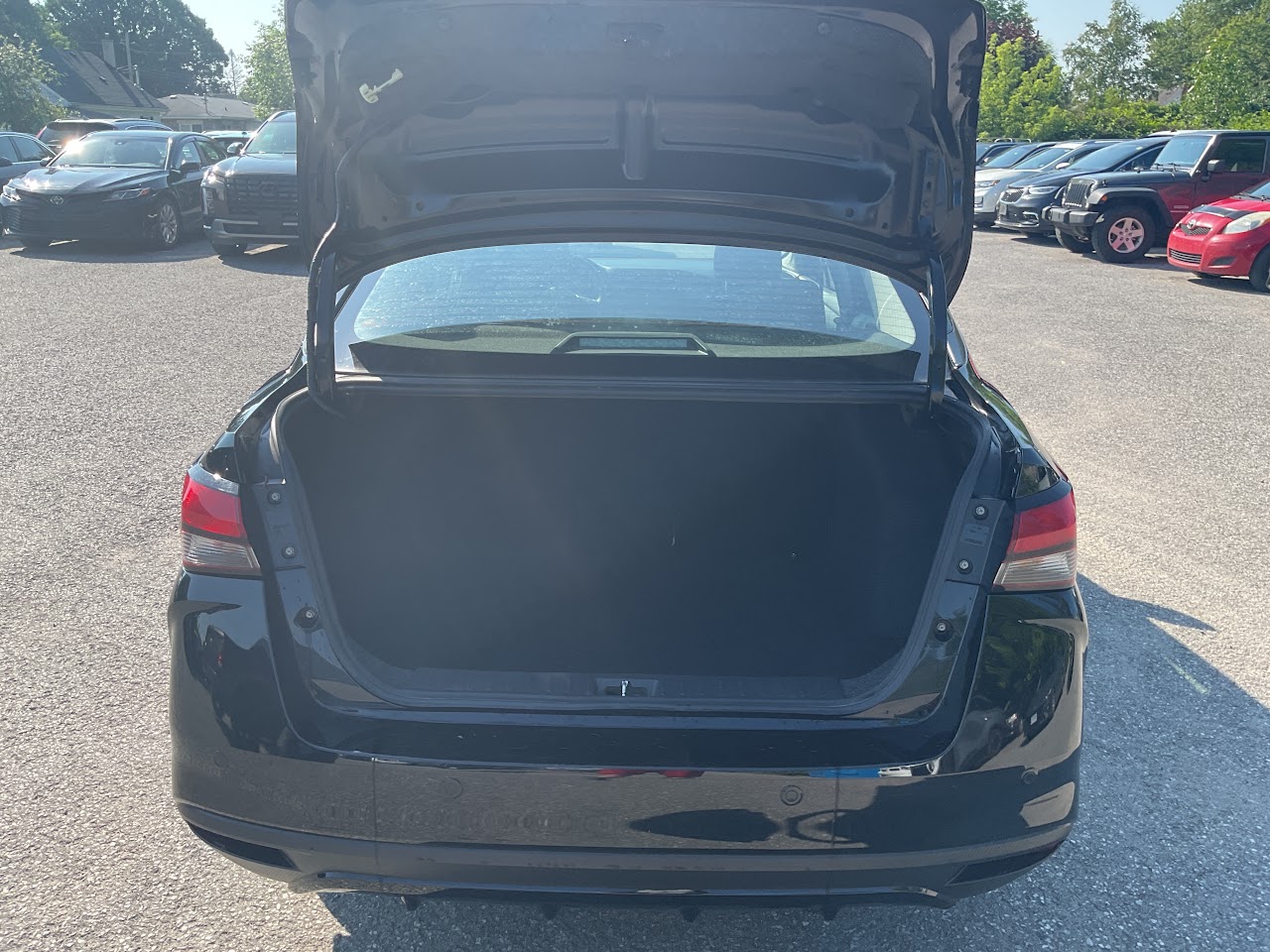 2023 Nissan Versa — photo 10 of 34