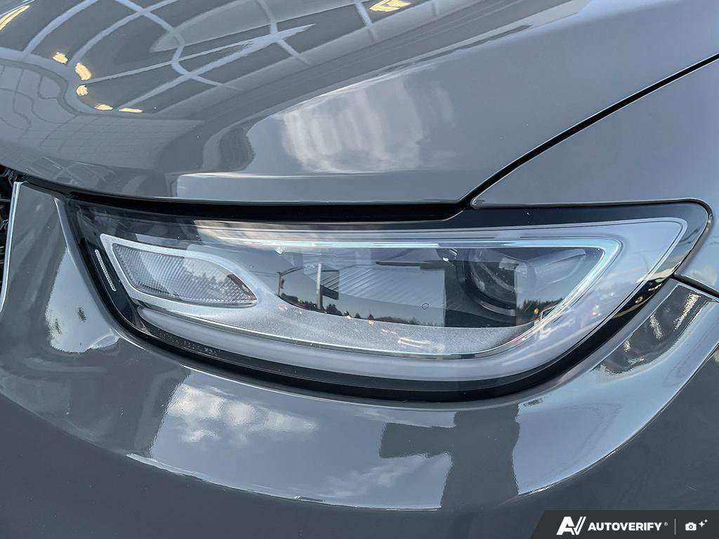 2023 Chrysler Pacifica — photo 8 of 25
