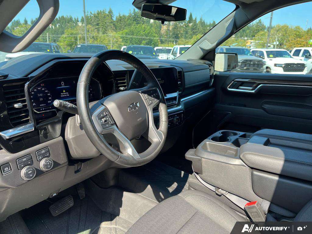 2024 Chevrolet Silverado 1500 — photo 13 of 25