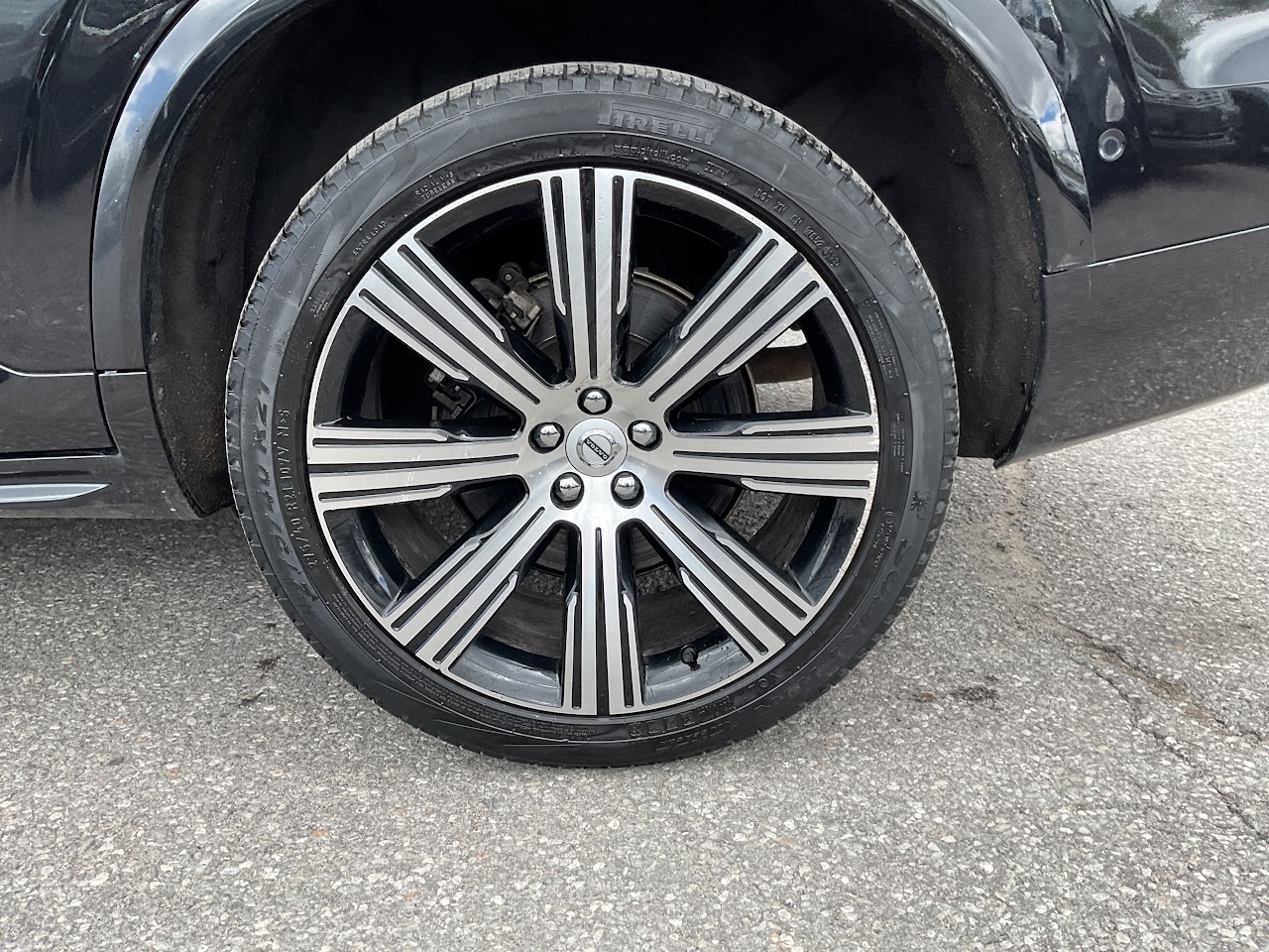 2024 Volvo XC90 — photo 12 of 34