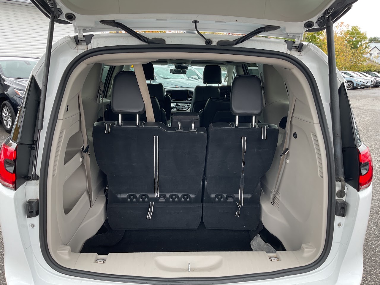 2024 Chrysler Pacifica — photo 26 of 35