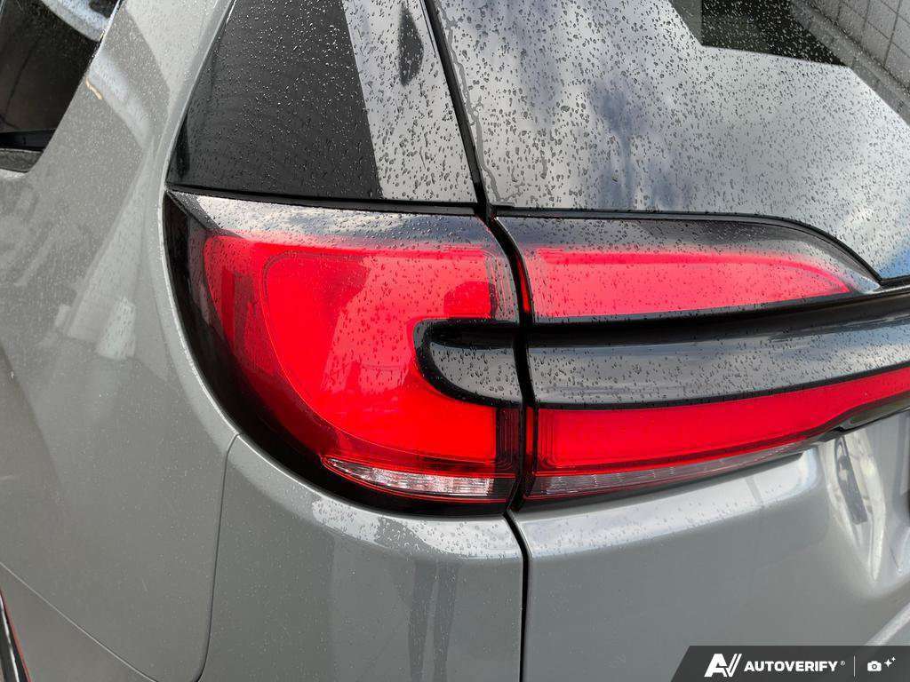 2023 Chrysler Pacifica — photo 11 of 25