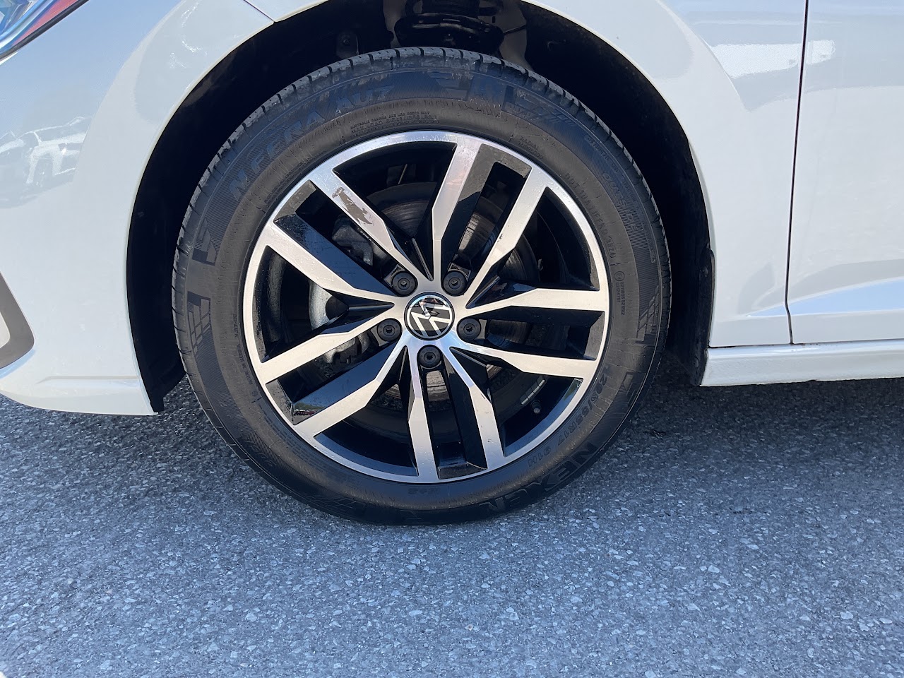 2025 Volkswagen Jetta — photo 11 of 34