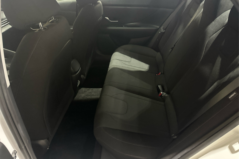 2026 Hyundai Elantra — photo 13 of 32