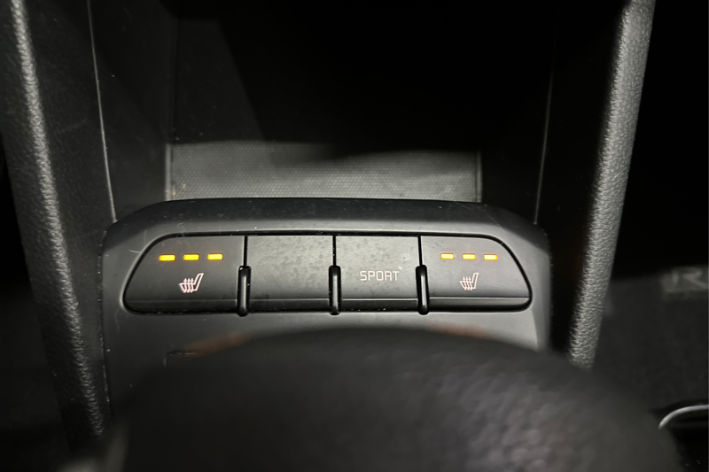 2021 Kia Rio Hatchback 5-Door — photo 20 of 25