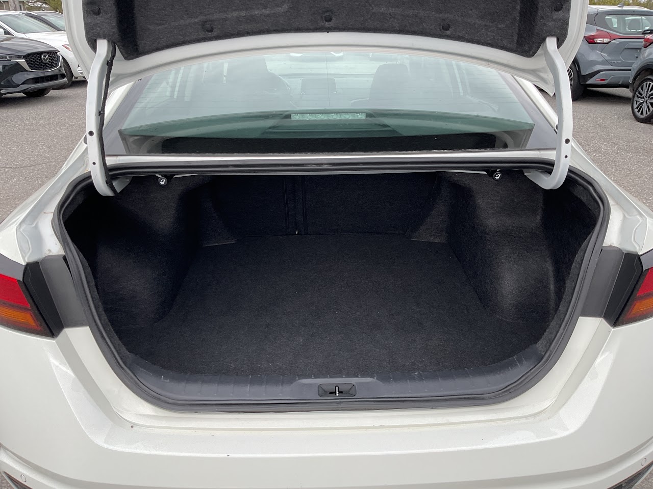 2025 Nissan Altima — photo 20 of 32