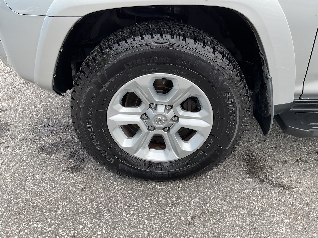 2024 Toyota 4RUNNER — photo 10 of 34
