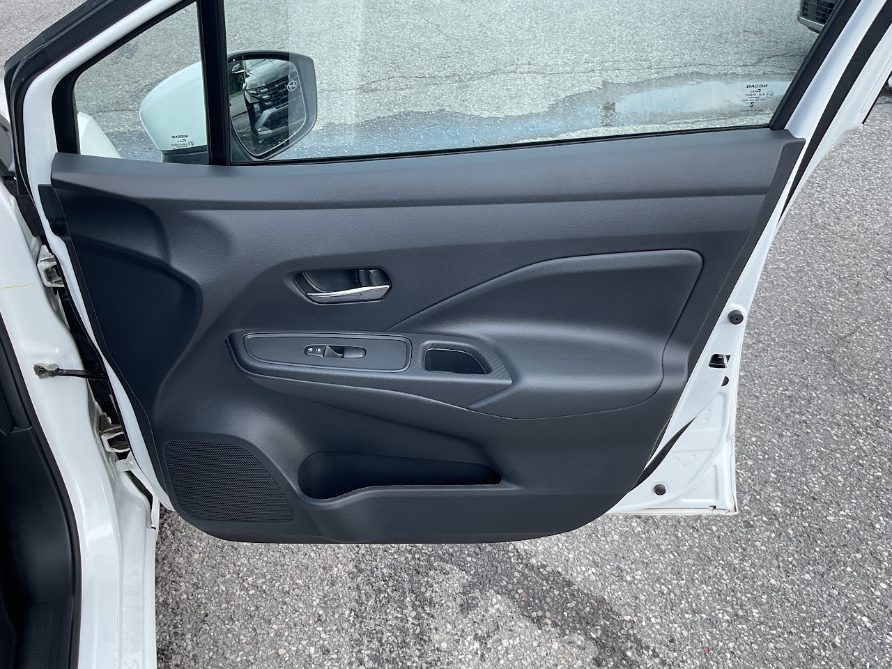 2025 Nissan Versa — photo 31 of 34