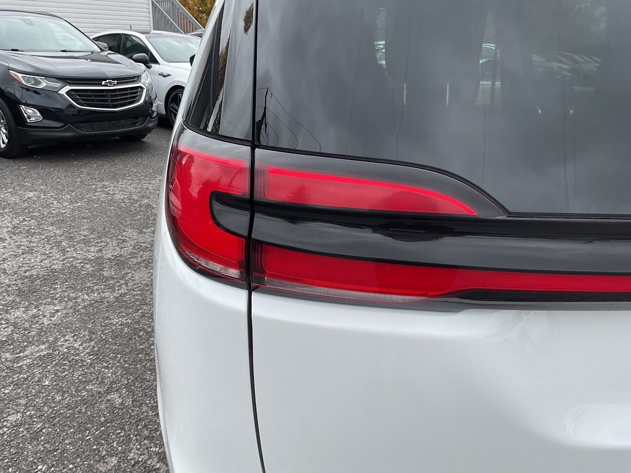 2024 Chrysler Pacifica — photo 14 of 35
