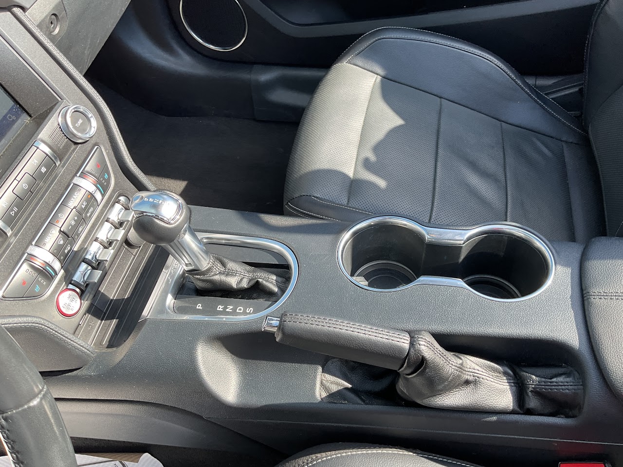 2021 Ford Mustang — photo 34 de 39