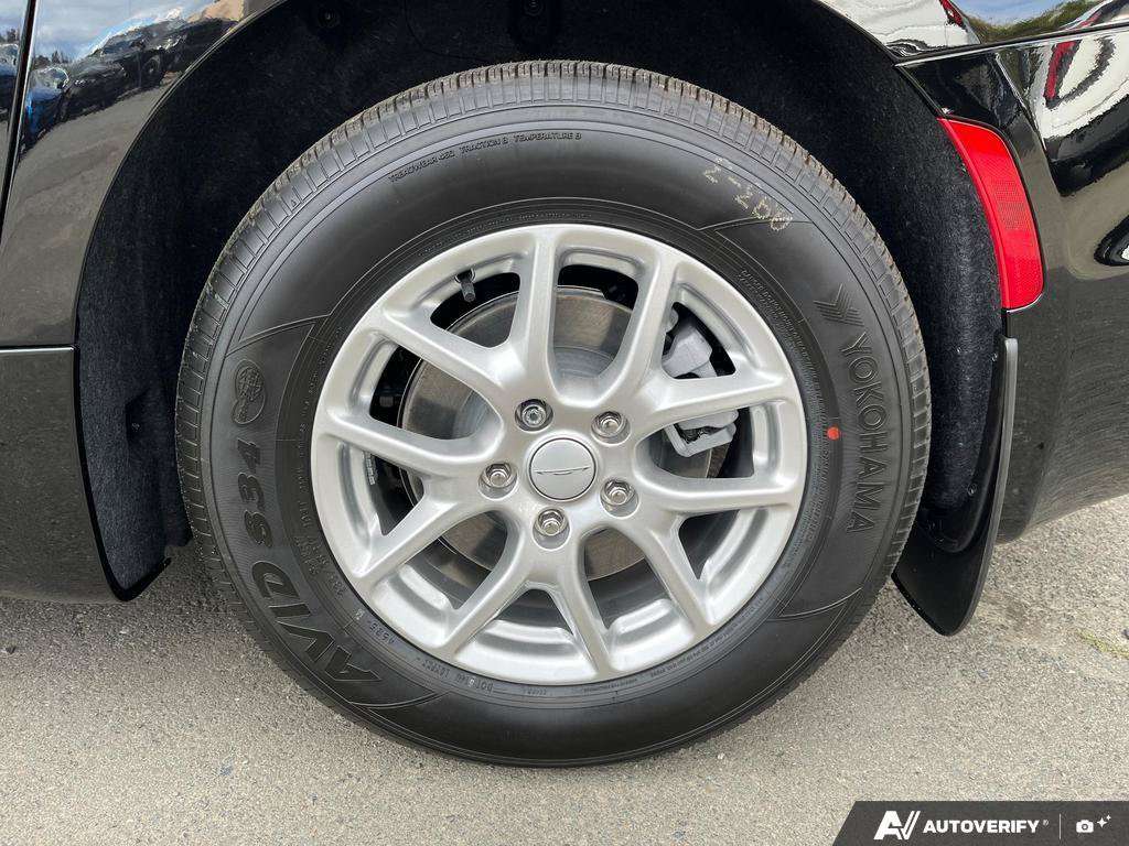 2027 Chrysler Grand Caravan — photo 6 of 25