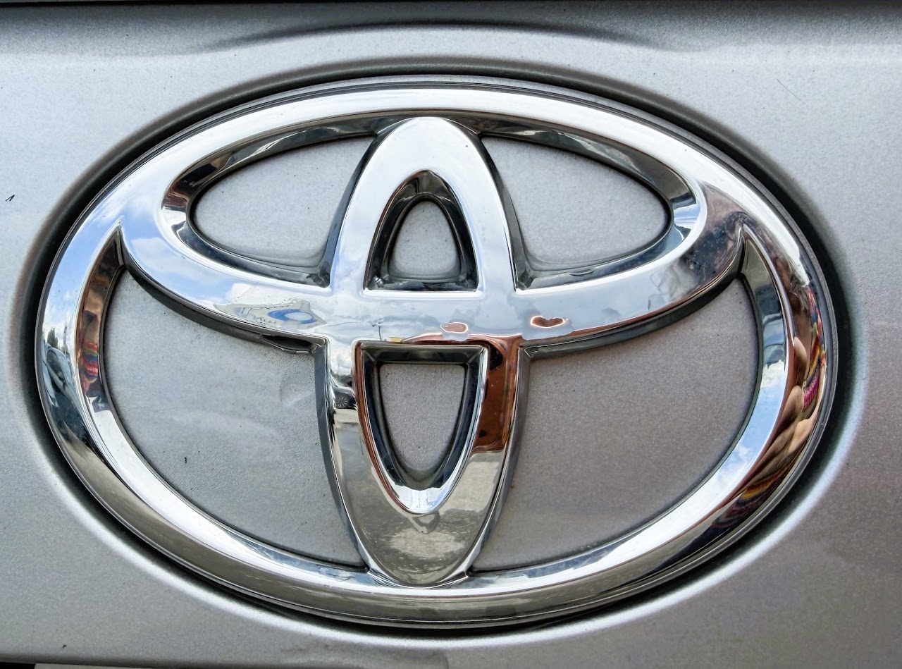 2025 Toyota RAV4 — photo 42 of 47